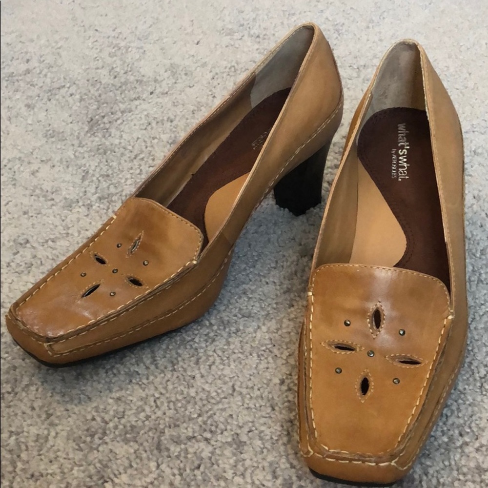 Brown closed toe heals, vintage style